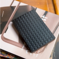 希捷(Seagate) 4TB USB3.0 移动硬盘 睿翼 2.5英寸 黑钻版 商务时尚 轻薄便携 高速传输 简易备份 商务黑