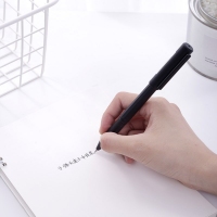 得力A108，0.5mm速干中性笔带帽/按动黑色签字笔学生书写流畅油性 