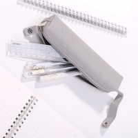 得力66798，小号笔袋(1/12/96)简约纯色蓝色灰色黄色小巧便携轻质