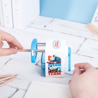 得力0829，托马斯削笔器转笔刀手摇男女孩儿童用文具得力学生削笔机